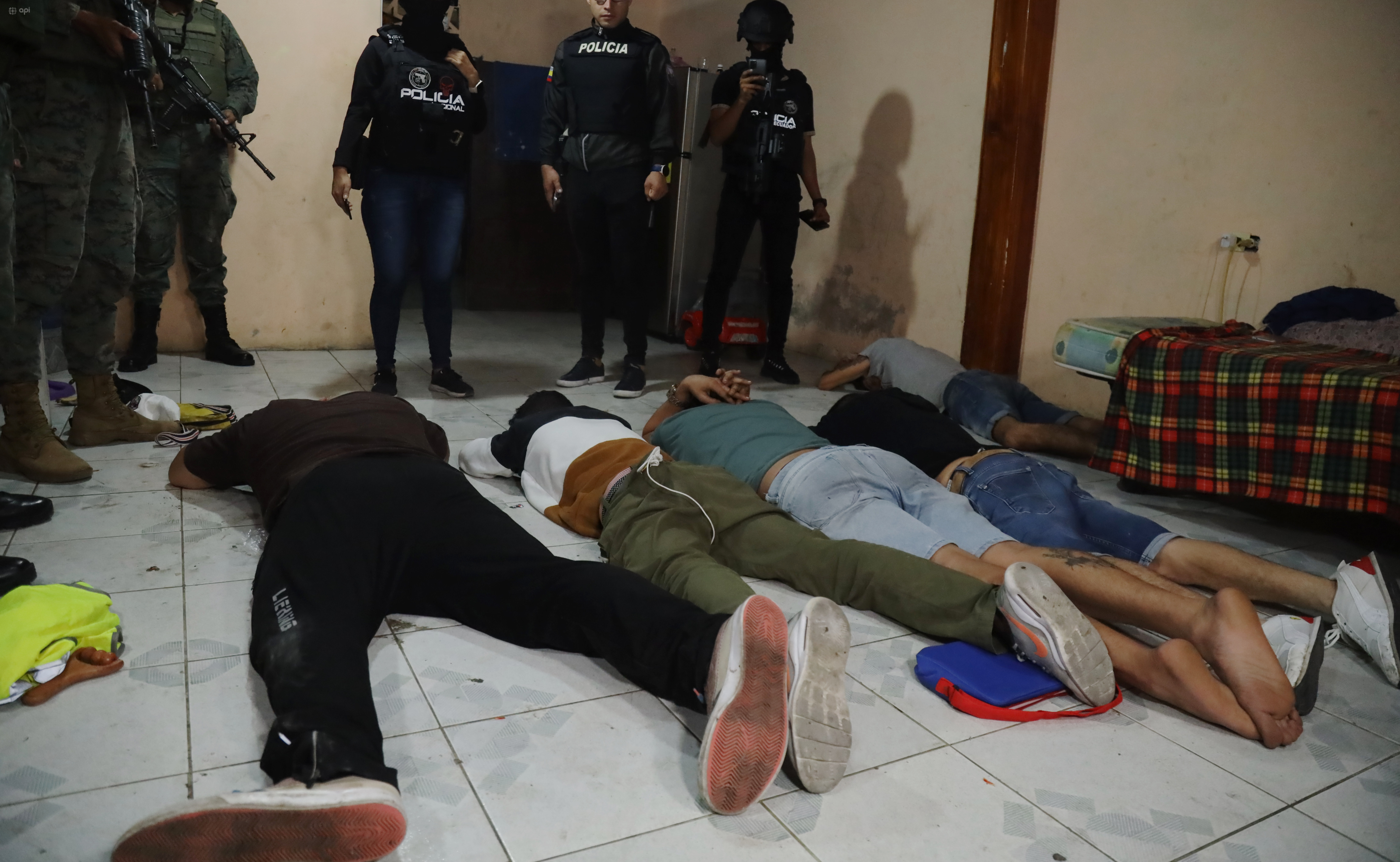 Manta militarizada: 27 detenidos en operativos de la madrugada