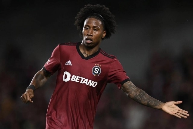 Desde la Premier League le ha llegado al Sparta Praga, de República Checa, una oferta por el futbolista ecuatoriano Angelo Preciado.