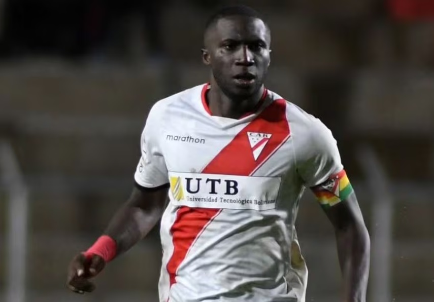 El futbolista ecuatoriano Luis Caicedo se convirtió en una víctima más de actos racistas en los estadios del mundo.