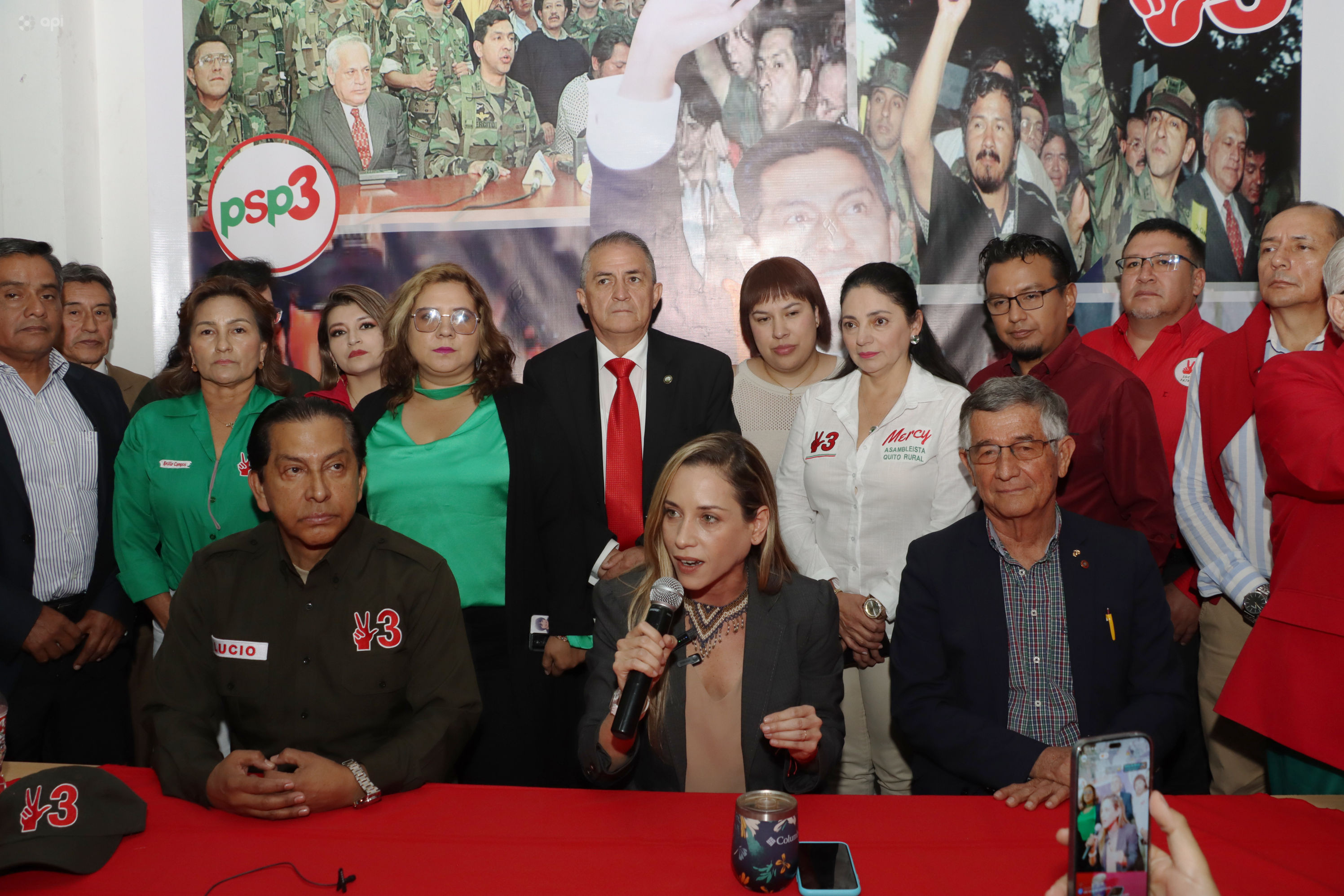 Andrea González, propone una nueva Constitución en Ecuador; está de visita en Manabí