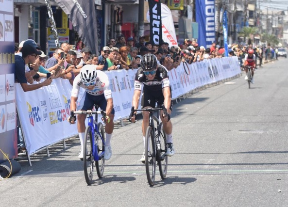 El ciclista español Óscar Sevilla se consagró como el ganador de la etapa 1 de la Vuelta al Ecuador y rompió un récord.