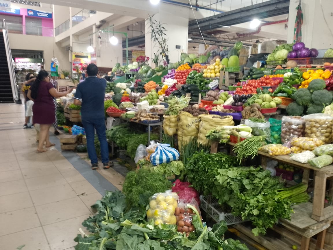 comerciantes del mercado municipal exigen control