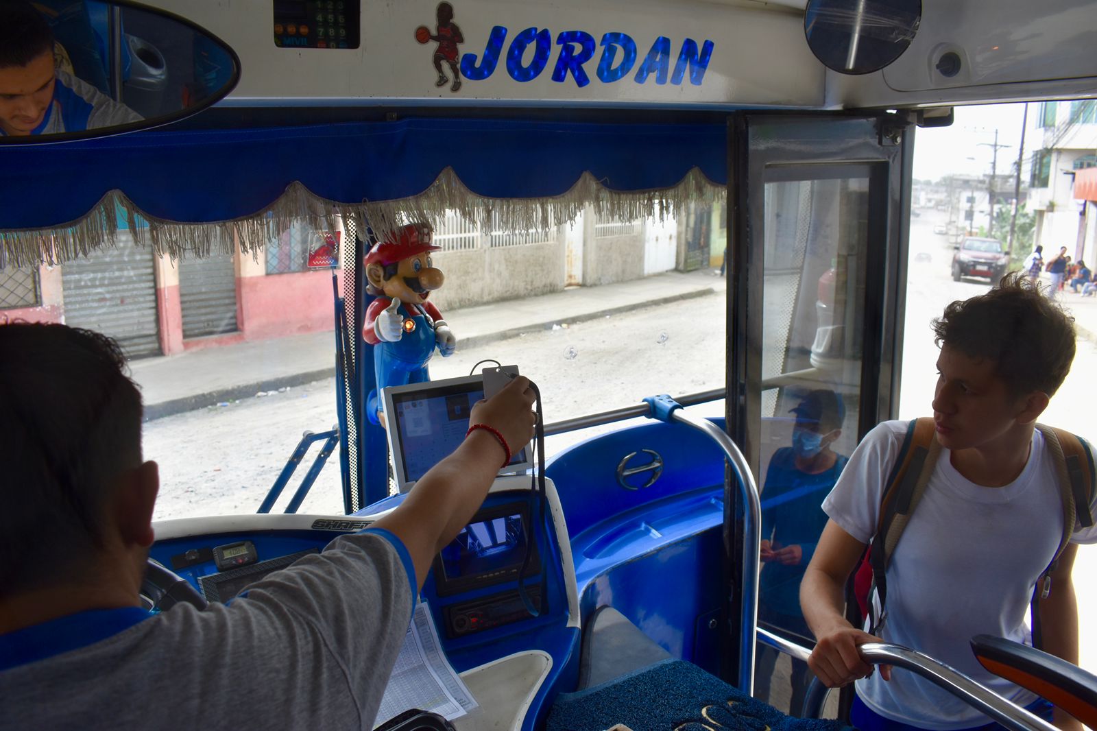 Pasaje urbano en Santo Domingo.