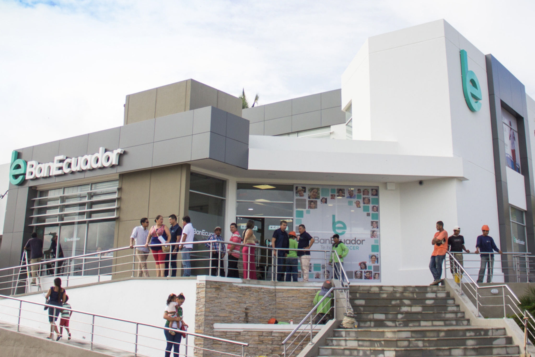 ¿Por qué BanEcuador amplia su horario de atención en 28 cantones?