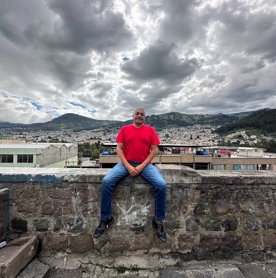 Carlos Valencia es un actor mantense que ha incursionado en el teatro, el cine y la televisión.