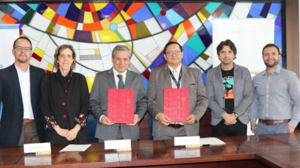 Celec y la Universidad del Azuay desarrollarán juntas proyectos de investigación ambiental en zonas de influencia hidroeléctrica. (Celec).