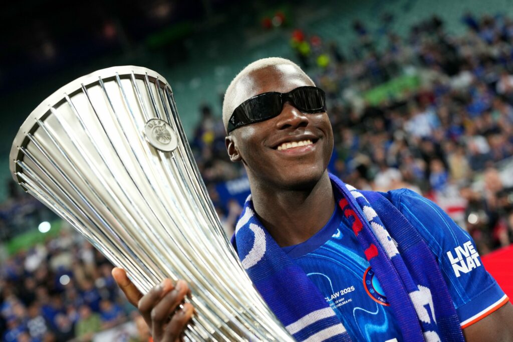 ¿Cómo voy a marcar gol si juego de mediocentro, dijo Moisés Caicedo antes de anotar en la Conference League