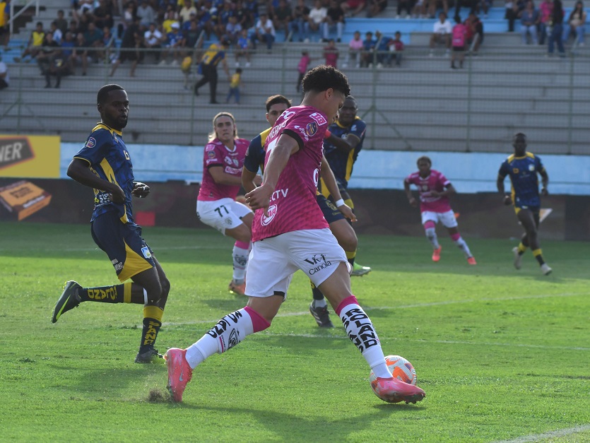 Delfín SC e Independiente del Valle igualaron 1-1 este sábado en el estadio Jocay, en un disputado encuentro
