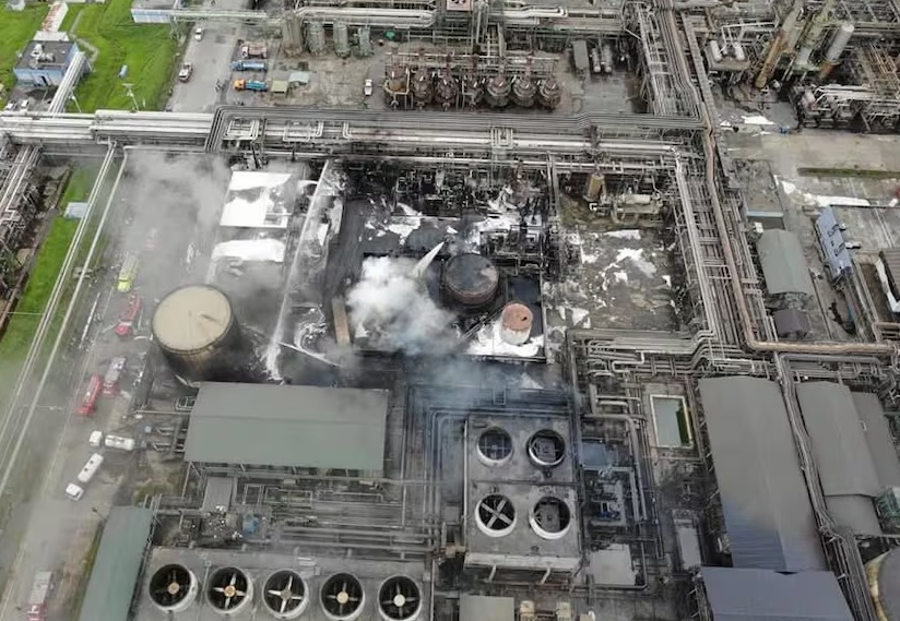 EP Petroecuador declaró en emergencia, por 60 días, la operación de la Refinería Esmeraldas tras un incendio registrado el 26 de mayo.