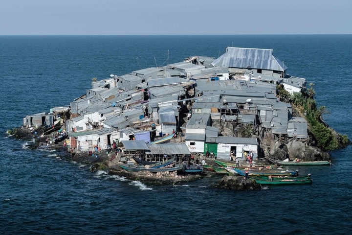 La isla Migingo, una roca de apenas 2 mil metros cuadrados en el Lago Victoria, África Oriental, alberga a unas 500 personas.