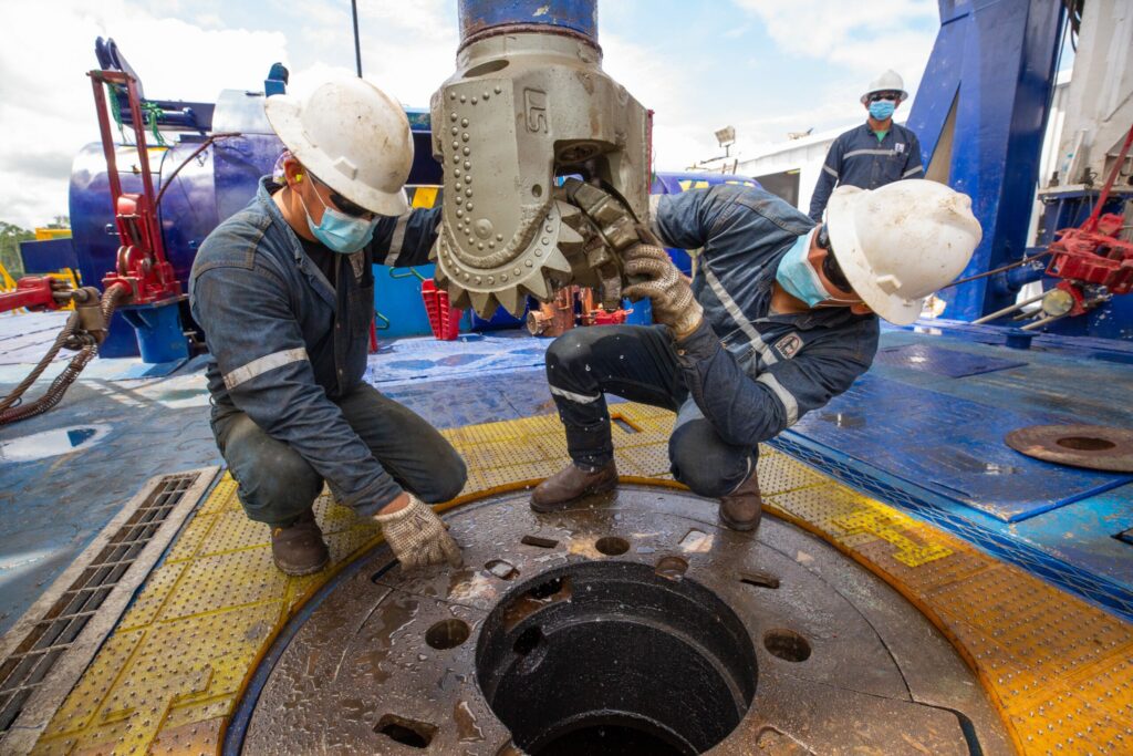 La producción petrolera en Ecuador continúa su tendencia a la baja la inversión urge para la recuperación