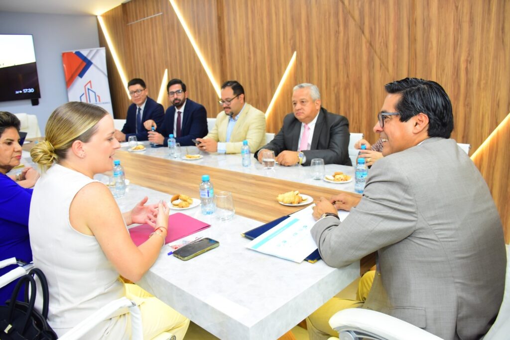 El presidente del CES se reunió con rectores de universidades de Manabí, para impulsar alianzas con sectores productivos.