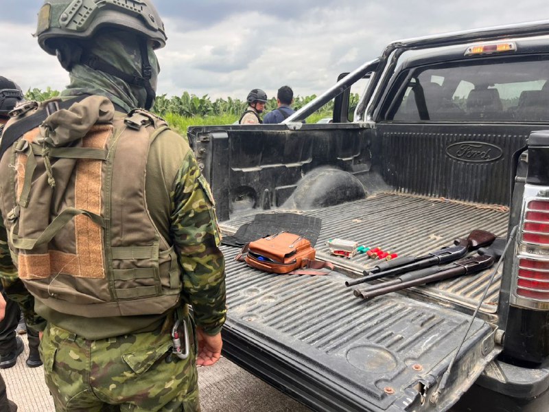 Militares y policías decomisan armas a integrantes de la 'junta anticuatrera' en Mocache, Los Ríos 