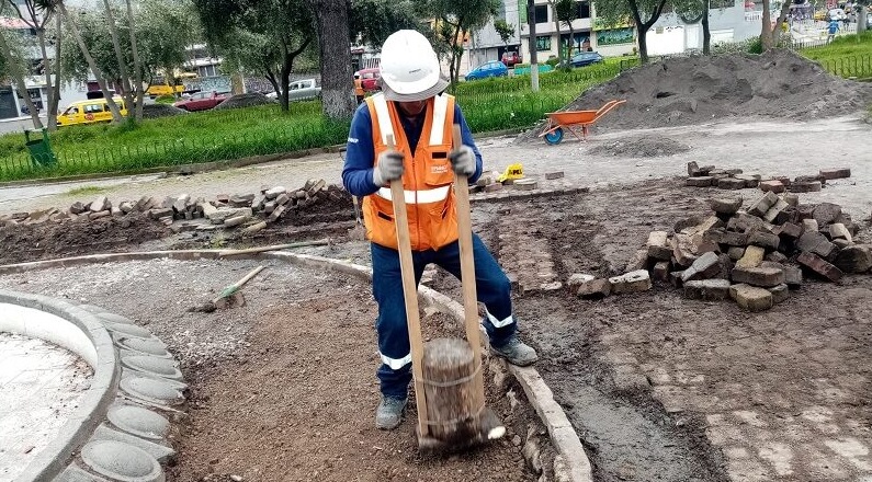 Plaza de Los Enamorados de La Villaflora alcanza el 60 % de avance en su rehabilitación