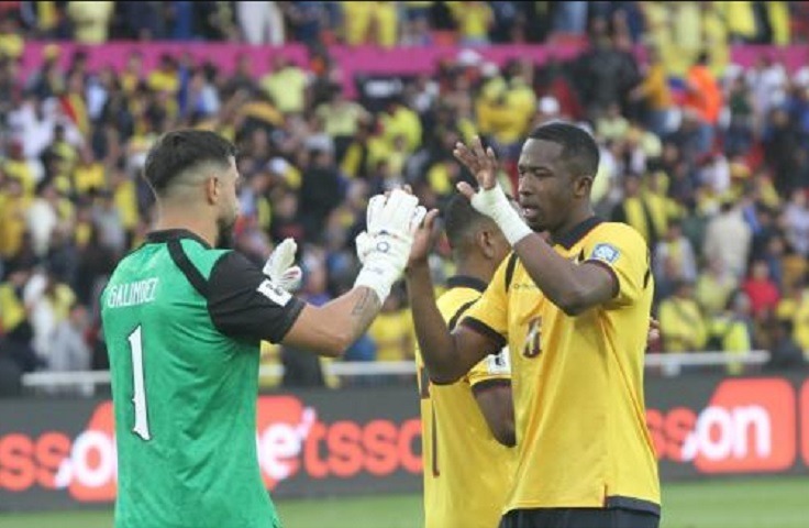 Hernán Galíndez (i) y Willian Pacho forman parte de la nómina tricolor.