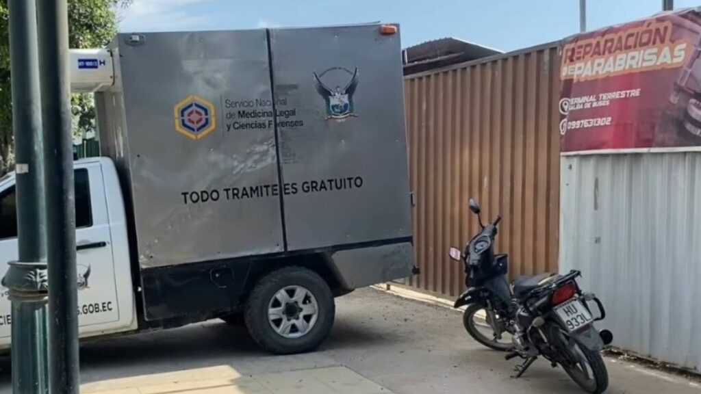 Un médico fue asesinado por dos sicarios que llegaron hasta un taller de reparación de parabrisas, el crimen ocurrió en Machala, El Oro. (Redes sociales).