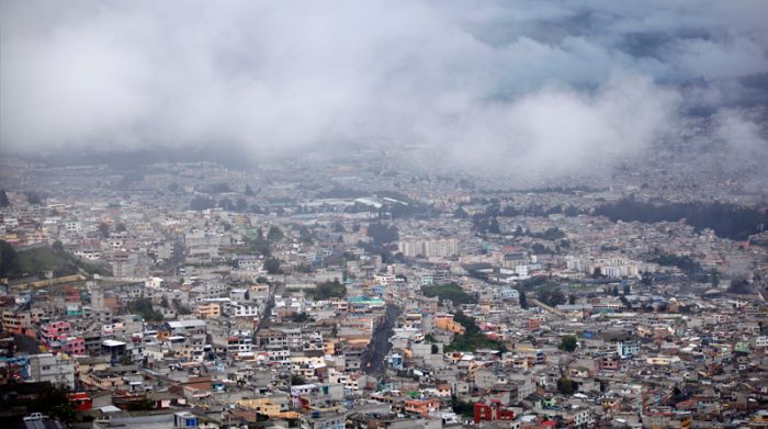 Clima inestable, frío matutino y lluvias por la tarde en Quito este 16 de mayo
