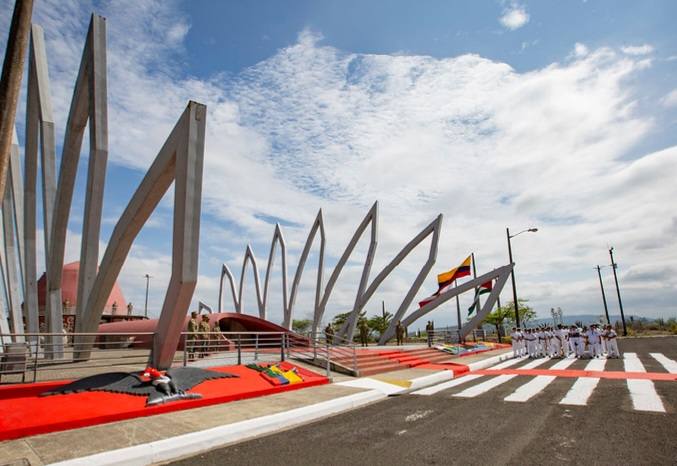 Ciudad Alfaro mantiene su afluencia turística en Montecristi, pero enfrenta deterioro estructural. La Universidad Eloy Alfaro asumirá su restauración.