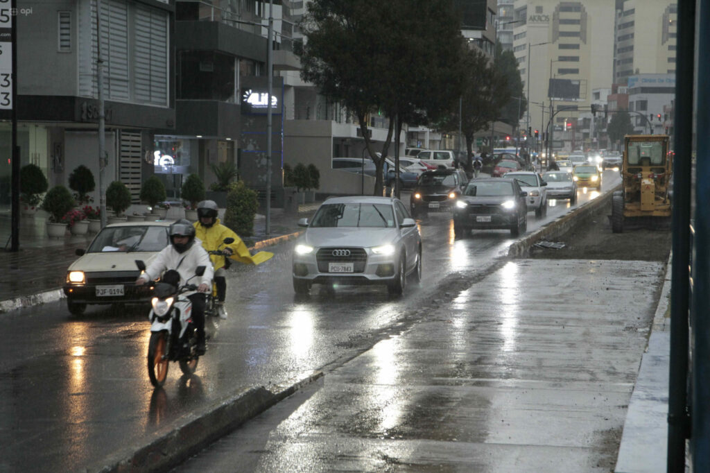 Lluvias intermitentes y clima frío en Cuenca este miércoles 25 de junio
