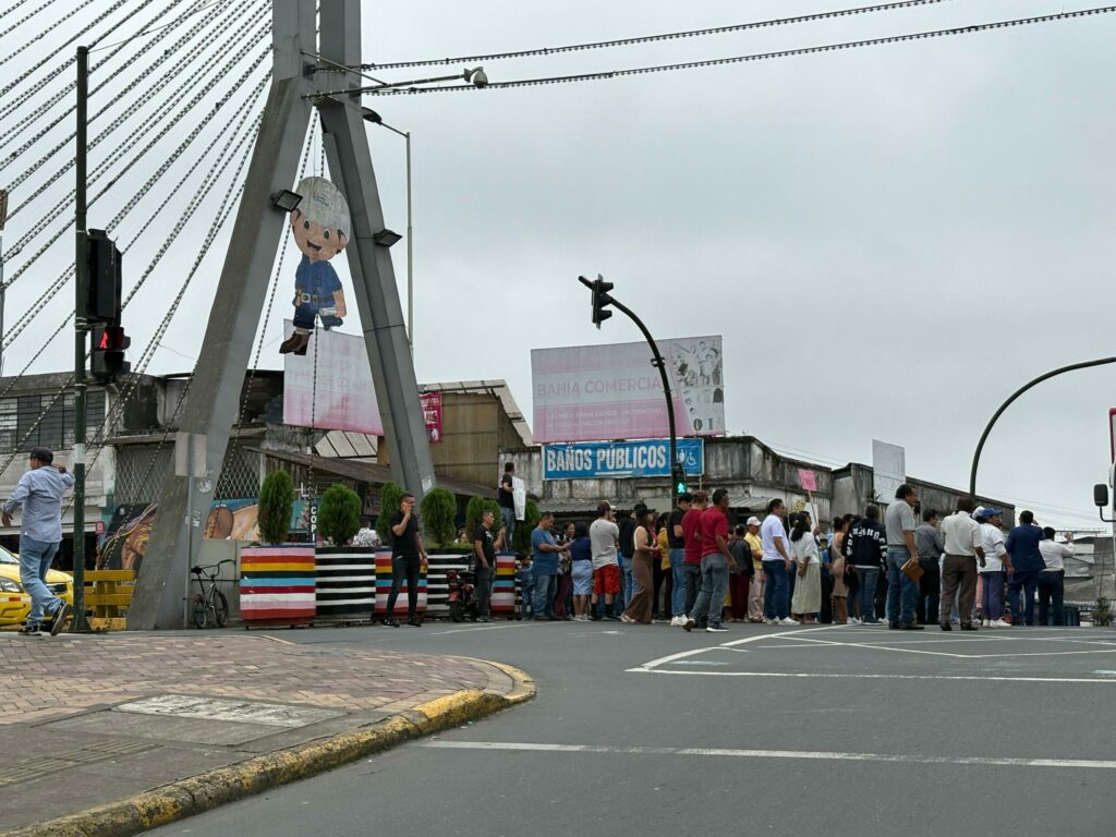 Consorcio chino presenta única oferta para construir parqueadero de 10 pisos en Santo Domingo