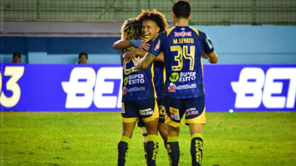 Delfín derrotó 3-1 a Mushuc Runa en el estadio Jocay de Manta, los 'Cetáceos' suman seis fechas sin derrotas. (Delfín SC).