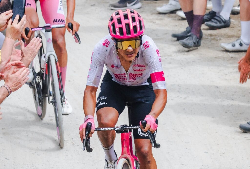 El ecuatoriano Richard Carapaz, en el podio del Giro de Italia 2025