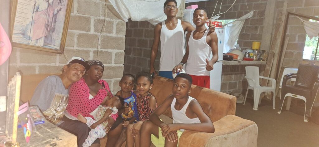 Guillermo “Centavito” Silva transforma su vida y su hogar en Santo Domingo, con apoyo de redes sociales