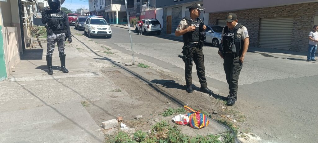 En menos de veinticuatro horas, un hombre y una mujer fueron baleados en sectores distintos de Manta.