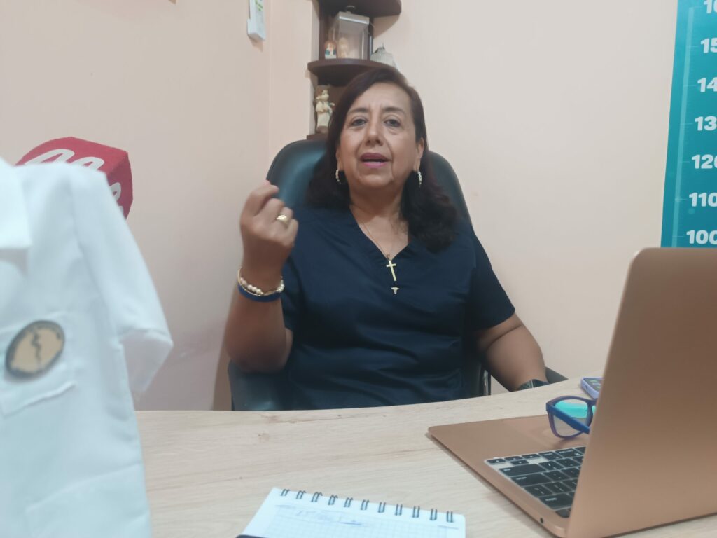 La doctora María de Lourdes Chávez Molina, comparte su trayectoria como médico. Ella narra su camino, retos y reflexiones.