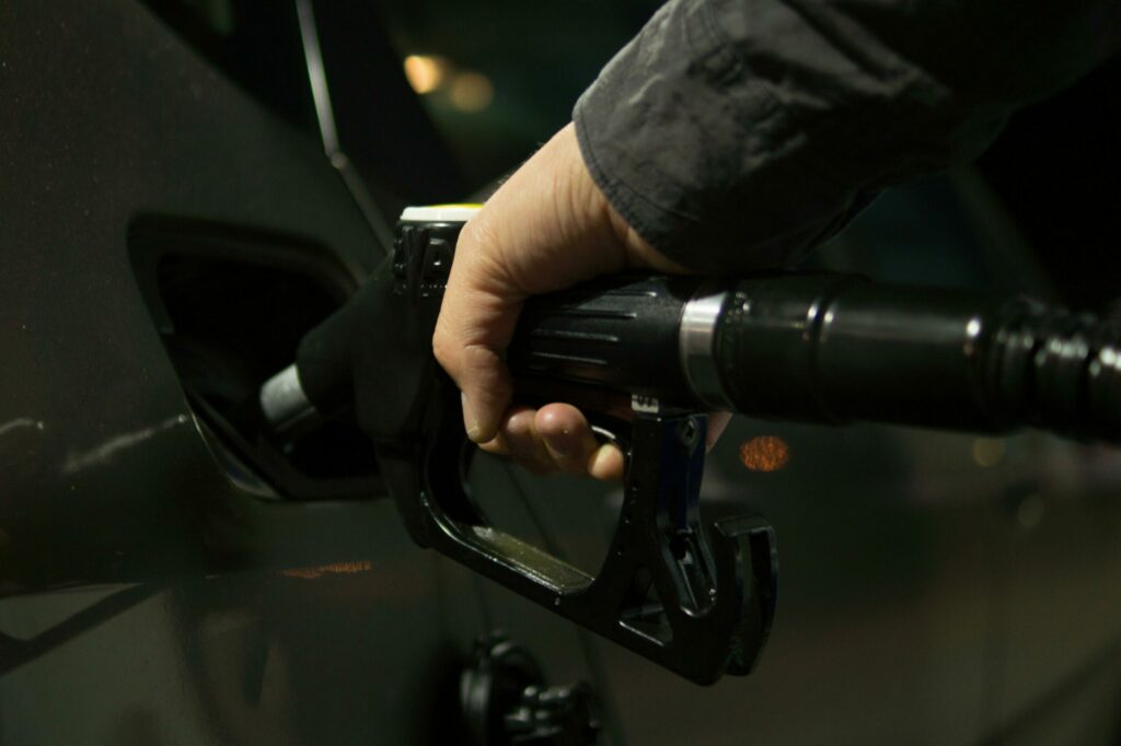 Nuevo ajuste precios de gasolinas Extra y Ecopaís suben en Ecuador desde este 12 de junio