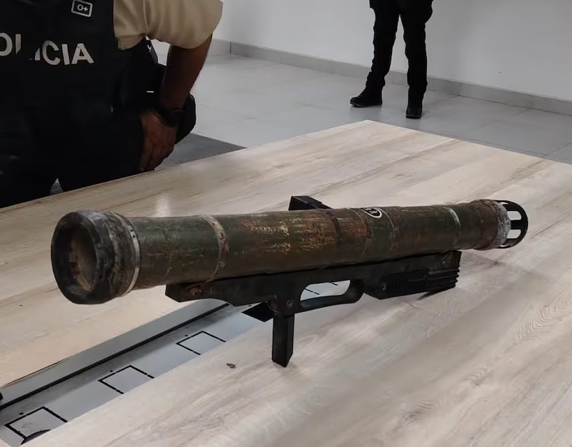 Un lanzagranadas, arma de alto poder destructivo, presuntamente de origen europeo se encontró durante un patrullaje en el distrito Nueva Prosperina