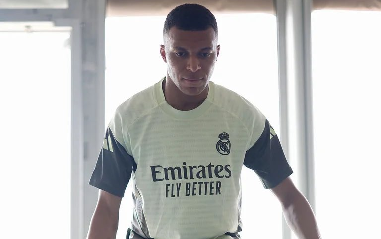 ¡Vuelve Mbappé! El francés entrena con el Madrid tras una semana de baja médica