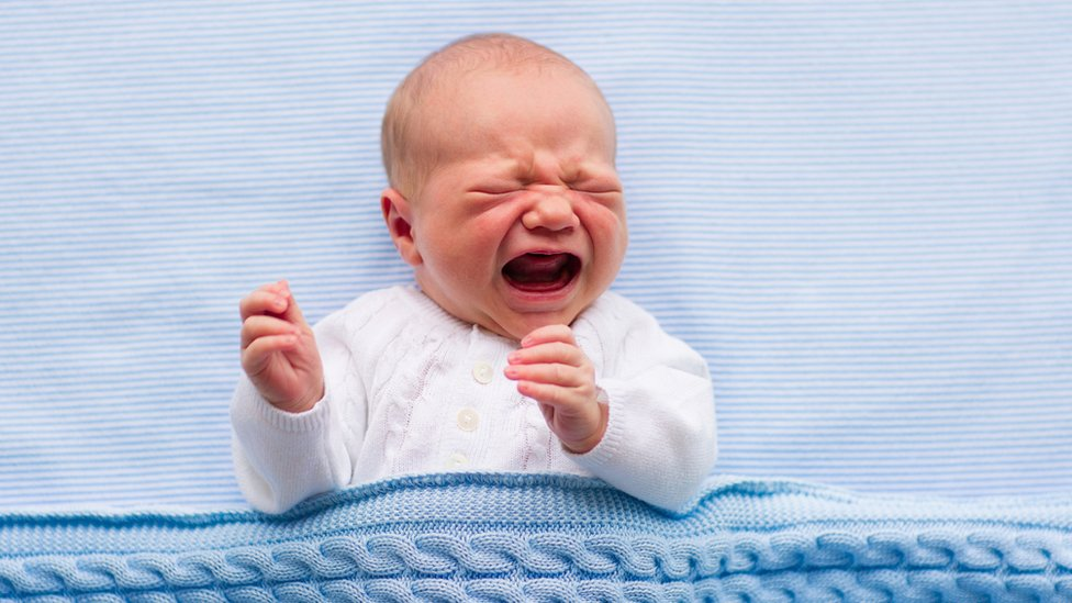 Por qué llora un bebé: factores fisiológicos y emocionales más frecuentes