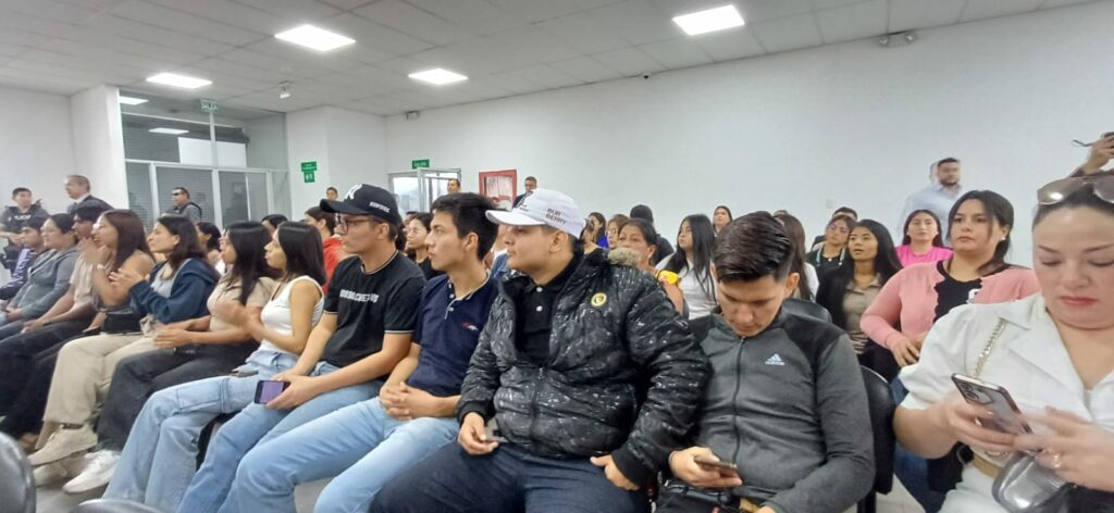 Aspirantes rinden pruebas para ingresar a las tres carreras ofertadas por la nueva universidad pública de Santo Domingo de los Tsáchilas