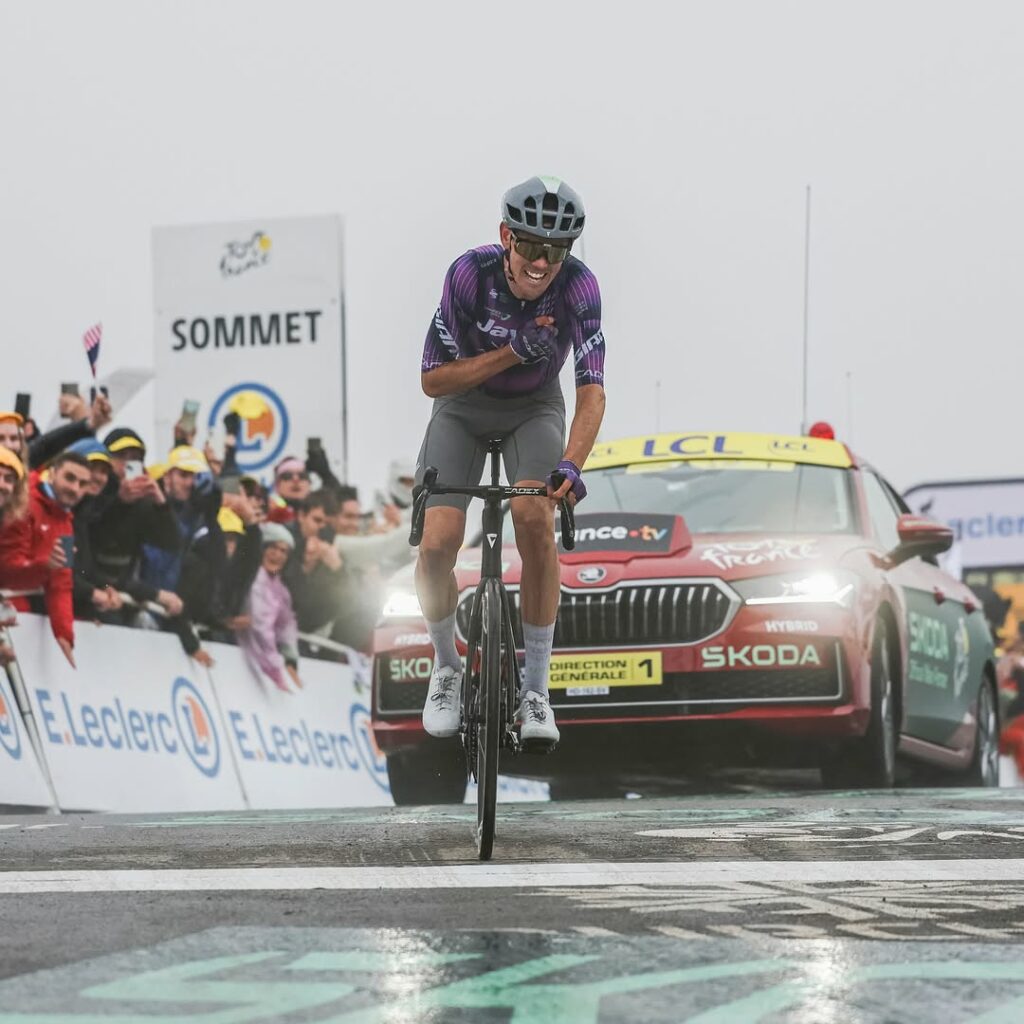 Ben O’Connor triunfa en la etapa 18 y Tadej Pogacar refuerza el maillot amarillo