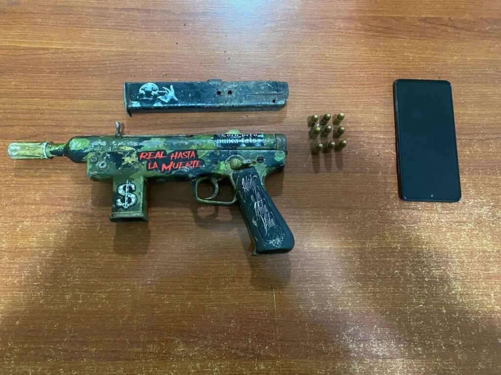 Detenido con subametralladora en un velorio en El Carmen