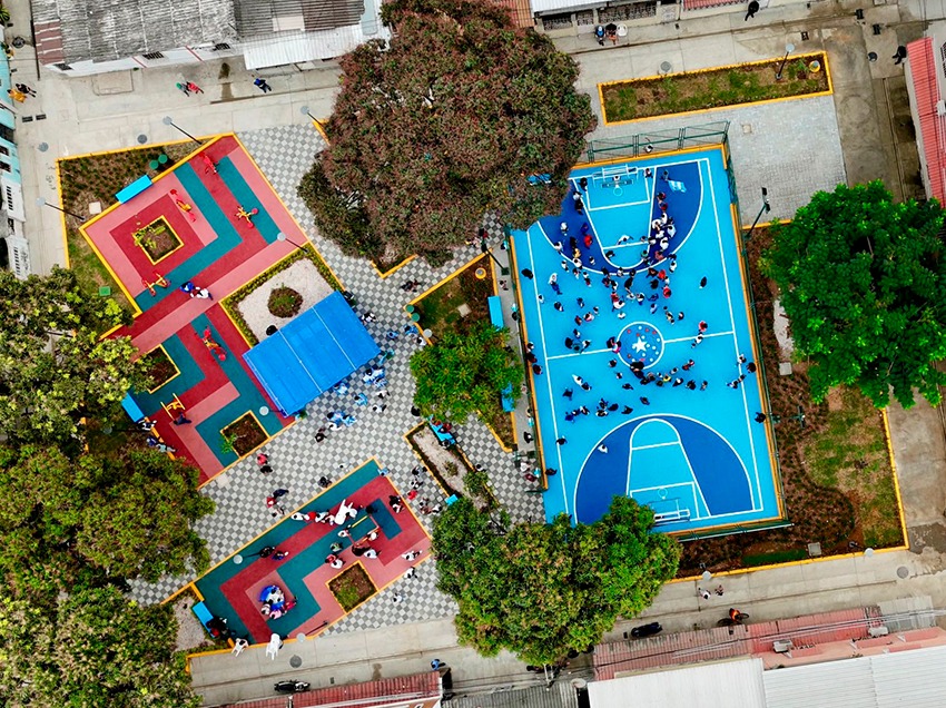 El sur de Guayaquil cambia su entorno urbano con la intervención de cuatro parques que recuperan espacios públicos.
