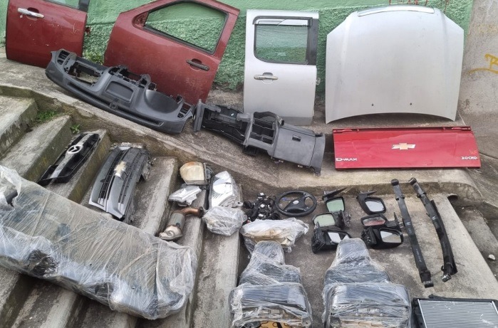 La Policía Nacional detuvo a cuatro personas en Quito por su presunta integración en una banda criminal dedicada al robo