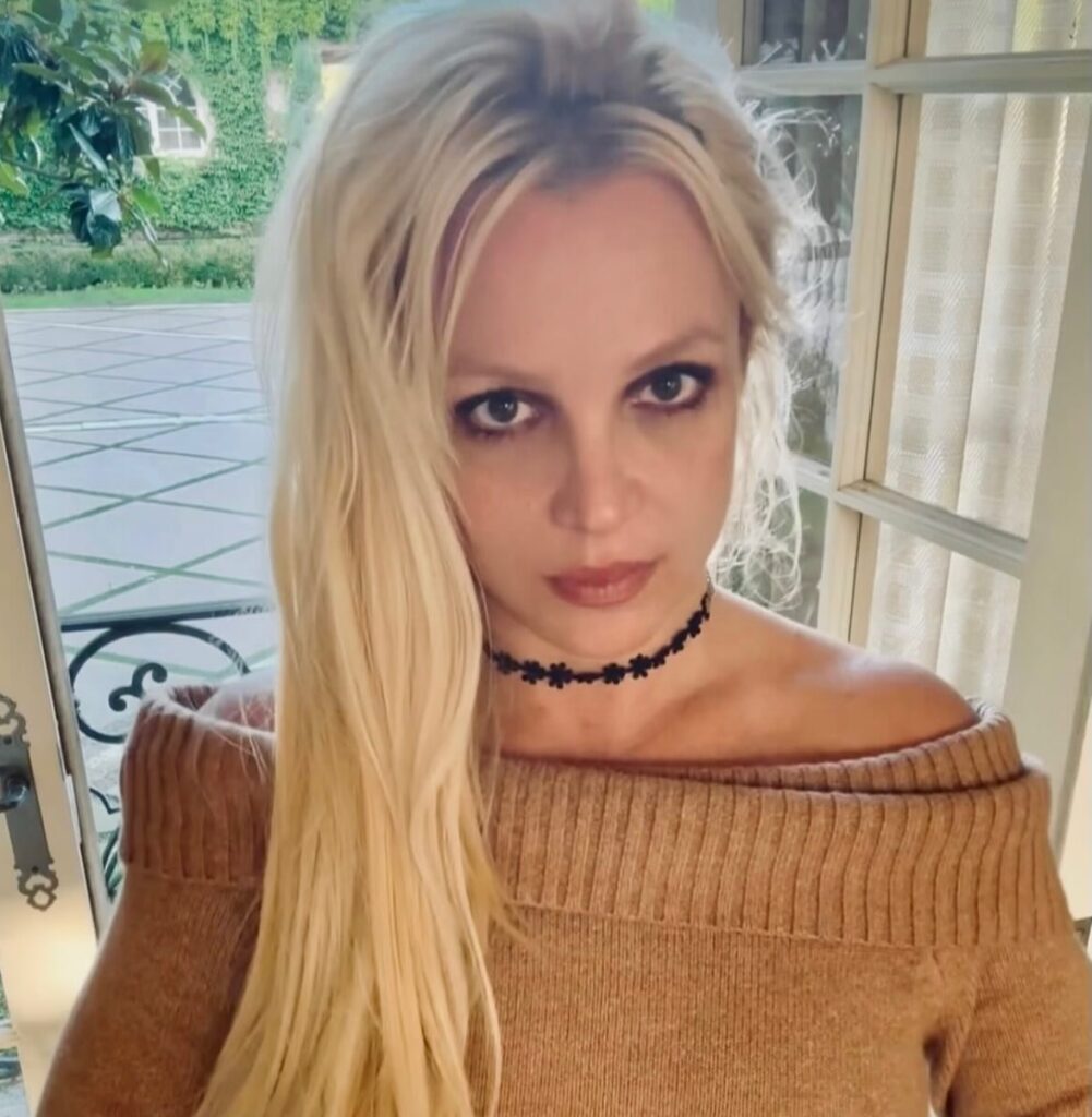 La cantante estadounidense Britney Spears desmintió que haya adoptado a una niña.