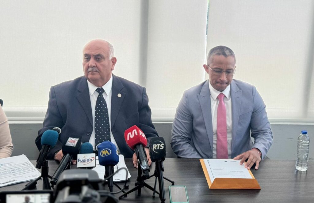 Registrador de la propiedad de Manta responde acusaciones del ministro Reimberg sobre venta de terreno de hermano de 'Fito'