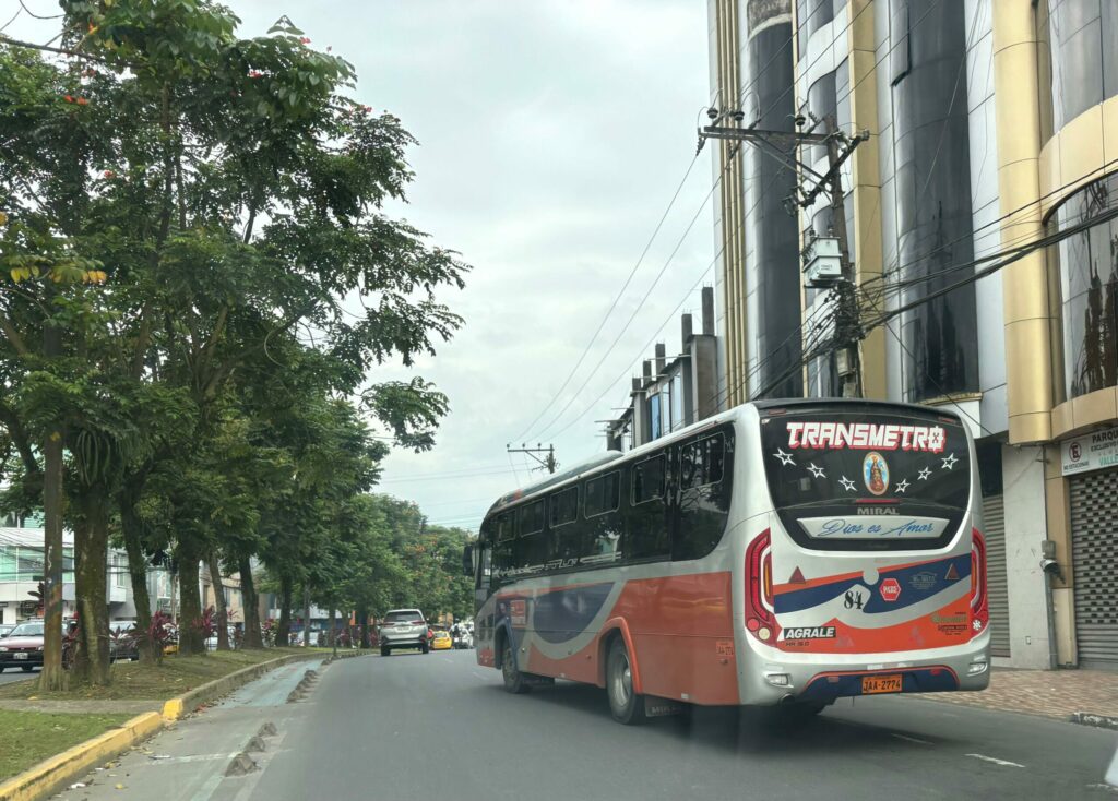 Operadoras de transporte urbano en Santo Domingo incumplen cobro electrónico pese a sanciones