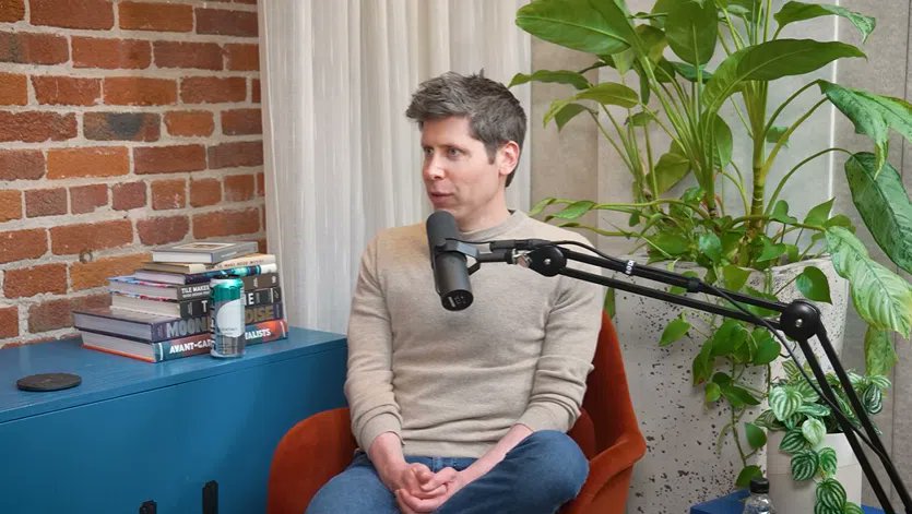 Sam Altman, CEO de OpenAI, ha alertado sobre los peligros de IA.