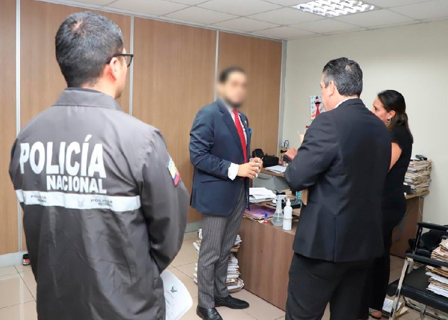 Un juez de la Unidad Penal Norte de Guayaquil resultó aprehendido el 29 de julio de 2025. Se trata de un operativo conjunto