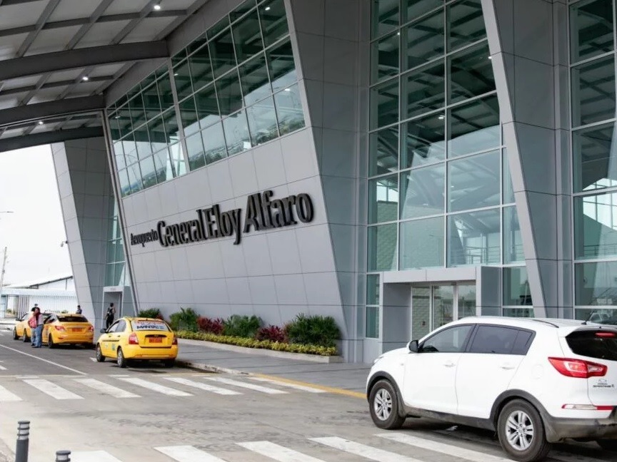 Una ciudadana portovejense, de 31 años, fue detenida en el aeropuerto Eloy Alfaro de Manta tras arribar en un vuelo procedente de Panamá.