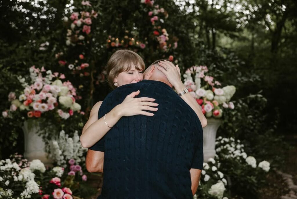 Taylor Swift y Travis Kelce anuncian su compromiso: la historia de amor que conquistó al mundo