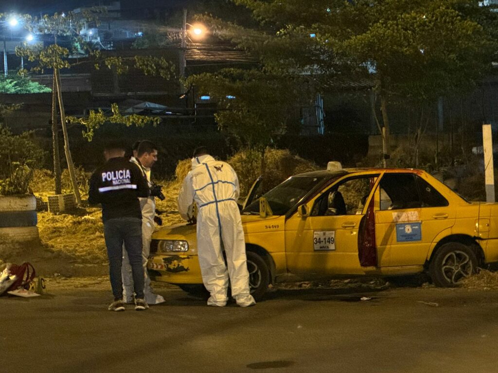 Un menor de edad es una de las víctimas de un ataque armado a un taxi.