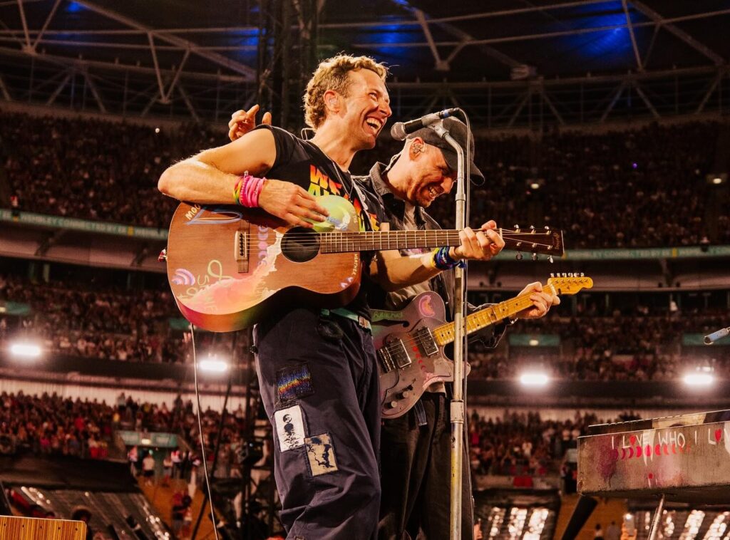 Chris Martin, vocalista de Coldplay, presenció la petición de matrimonio de una pareja. FOTO: coldplay (Instagram).