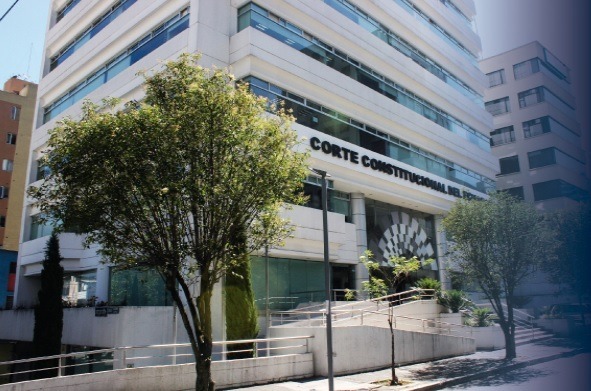 Corte Constitucional de Ecuador suspendió provisionalmente la conversión obligatoria de cooperativas a bancos