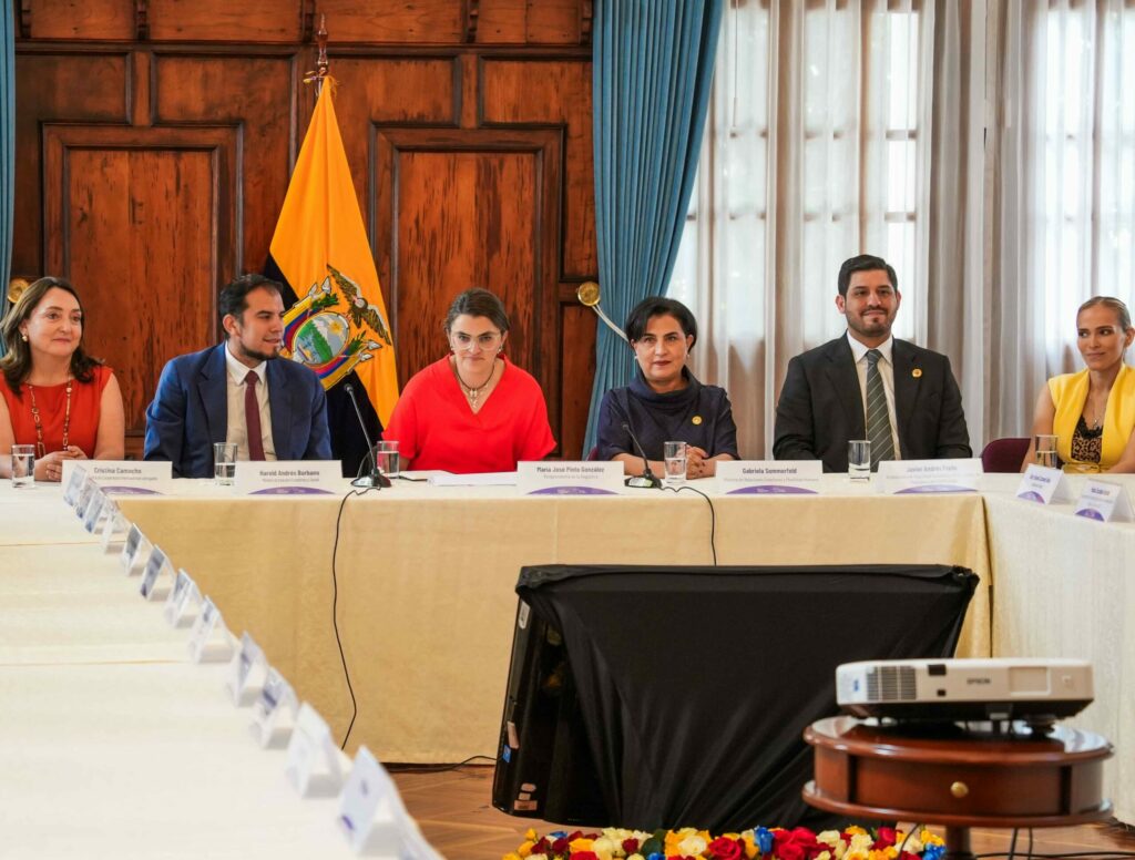 Ecuador instala la Mesa de Asistencia Técnica y Cooperación Internacional para frenar el reclutamiento de menores por bandas criminales