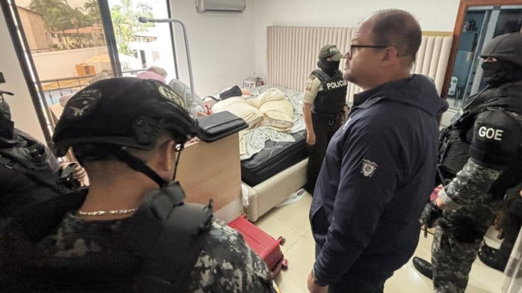 Había más de medio millón de dólares en una casa de una urbanización privada de La Aurora, en Daule. (Cortesía)
